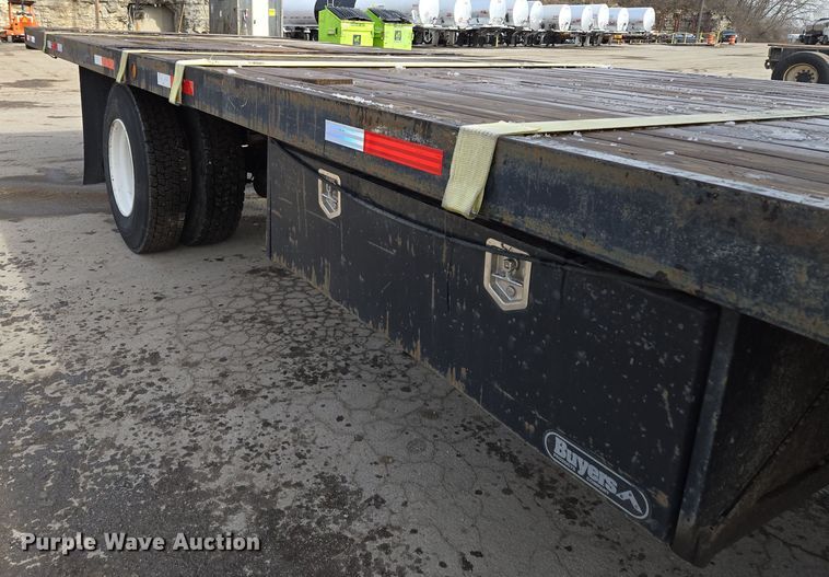 image for item EQ6779 2004 Hino  SQ3325 flatbed truck