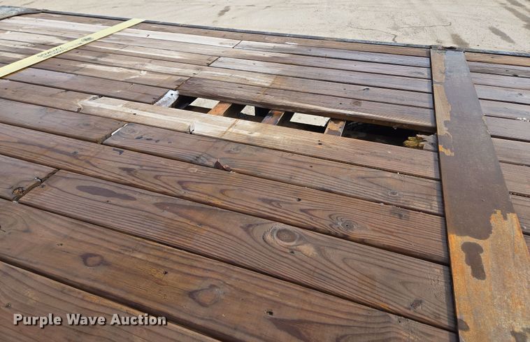 image for item EQ6779 2004 Hino  SQ3325 flatbed truck