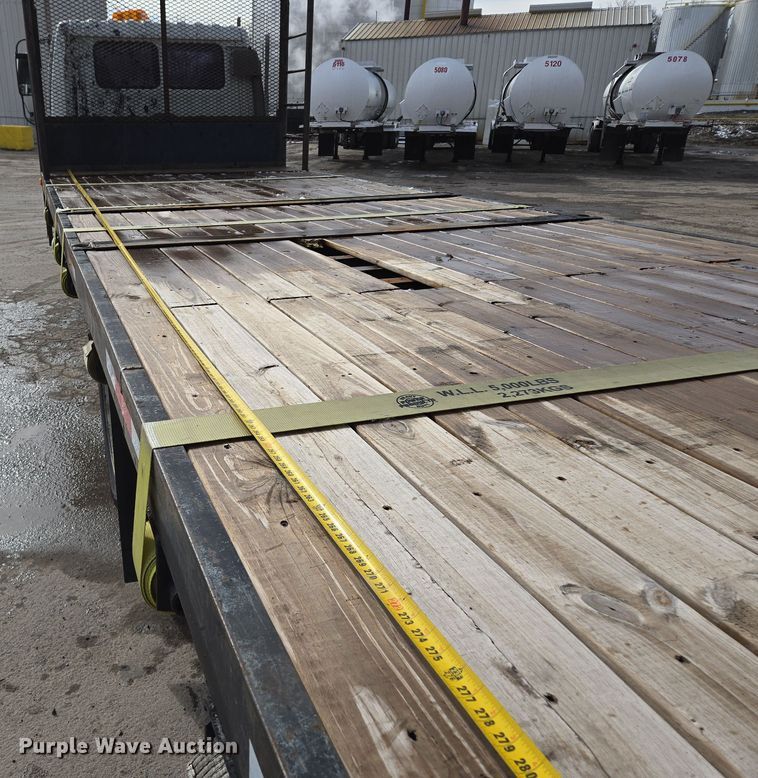 image for item EQ6779 2004 Hino  SQ3325 flatbed truck