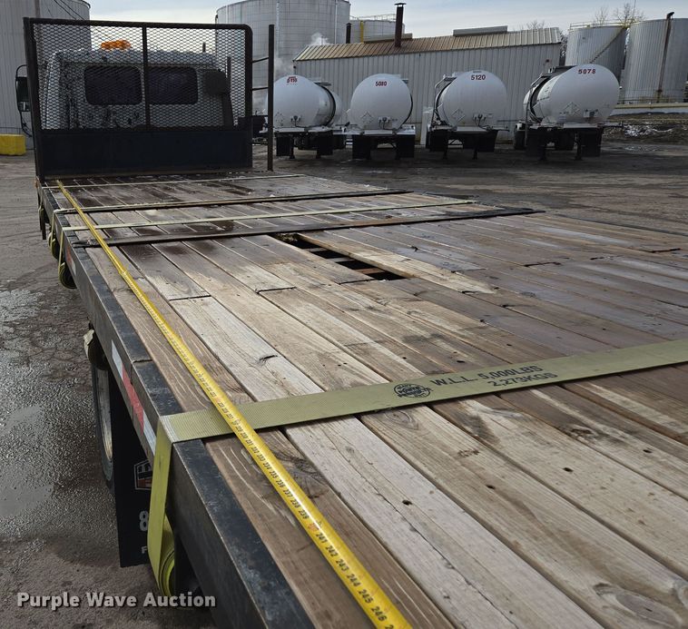 image for item EQ6779 2004 Hino  SQ3325 flatbed truck