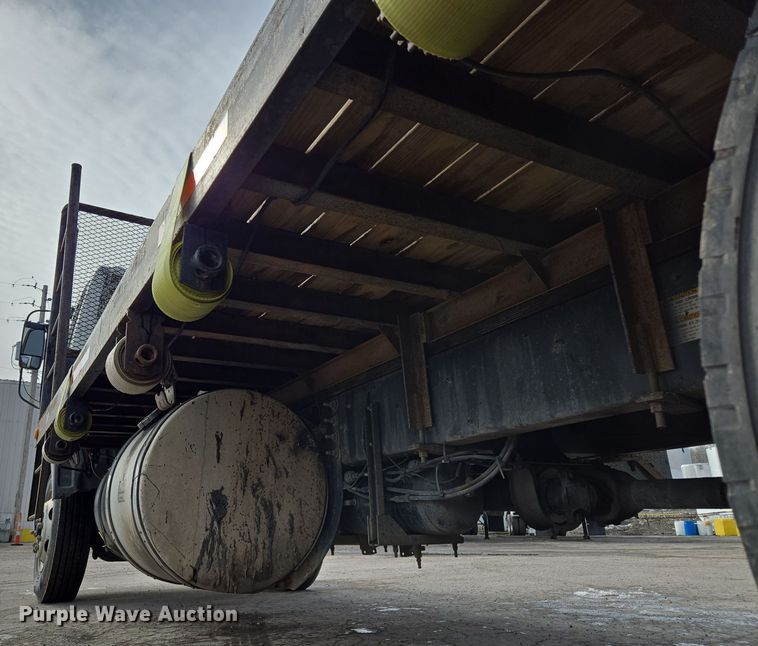 image for item EQ6779 2004 Hino  SQ3325 flatbed truck