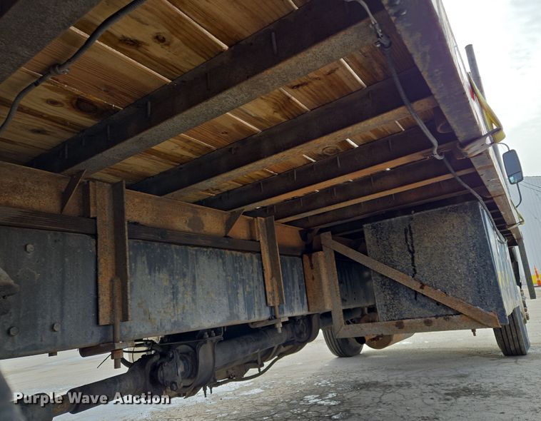 image for item EQ6779 2004 Hino  SQ3325 flatbed truck