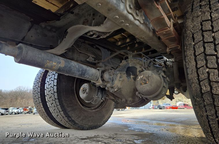 image for item EQ6779 2004 Hino  SQ3325 flatbed truck