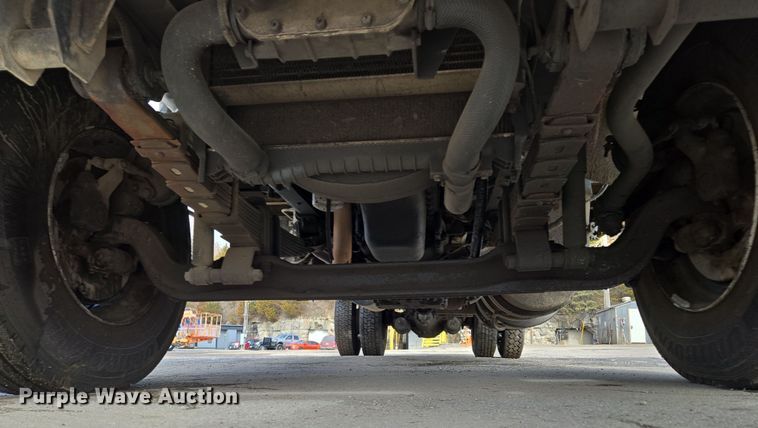 image for item EQ6779 2004 Hino  SQ3325 flatbed truck