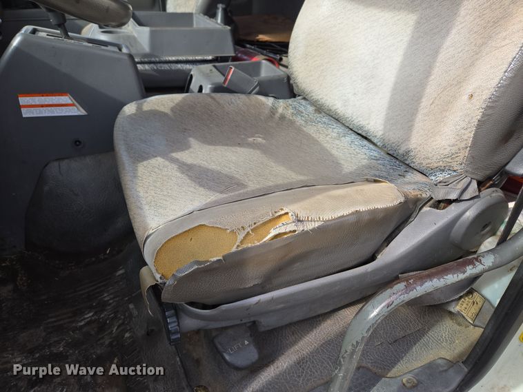 image for item EQ6779 2004 Hino  SQ3325 flatbed truck