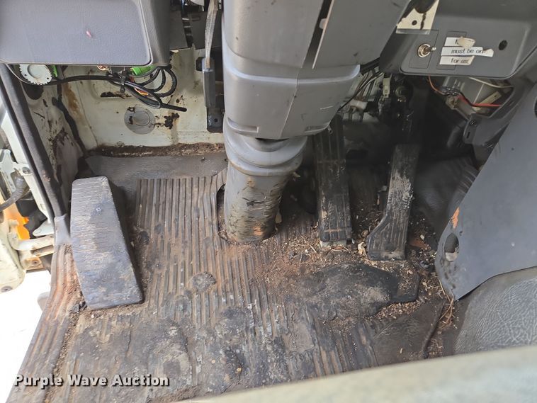 image for item EQ6779 2004 Hino  SQ3325 flatbed truck