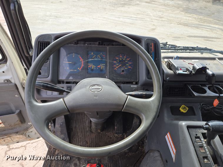 image for item EQ6779 2004 Hino  SQ3325 flatbed truck