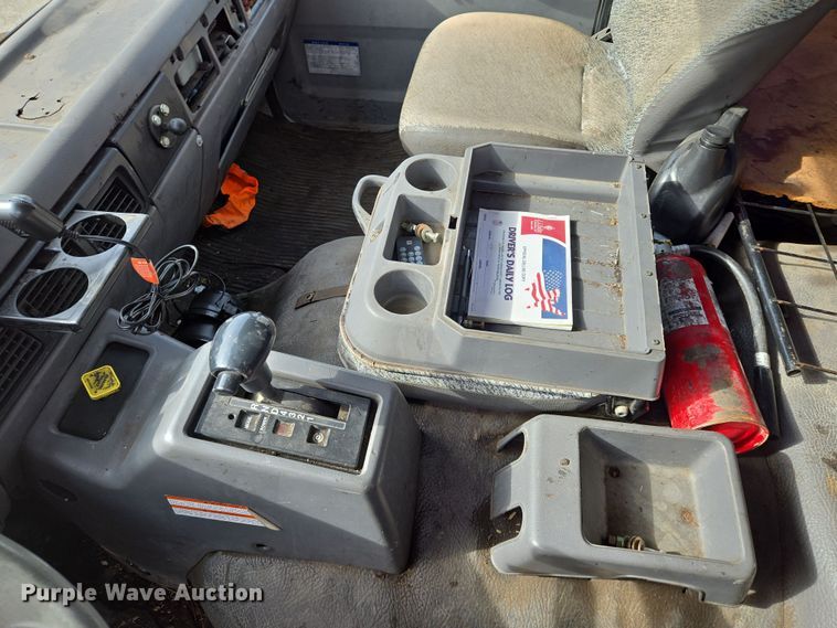 image for item EQ6779 2004 Hino  SQ3325 flatbed truck