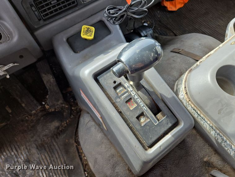 image for item EQ6779 2004 Hino  SQ3325 flatbed truck