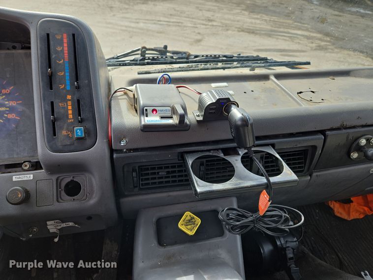 image for item EQ6779 2004 Hino  SQ3325 flatbed truck