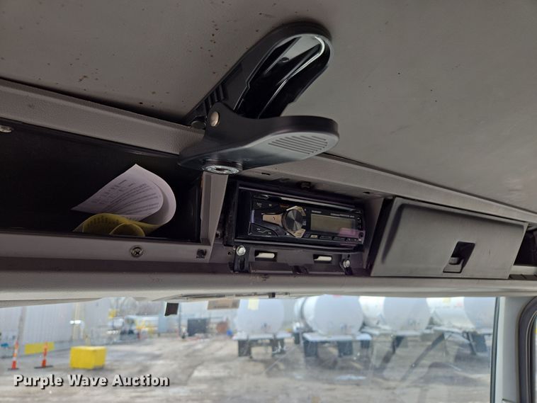 image for item EQ6779 2004 Hino  SQ3325 flatbed truck