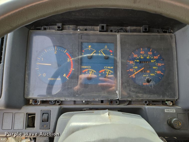 image for item EQ6779 2004 Hino  SQ3325 flatbed truck