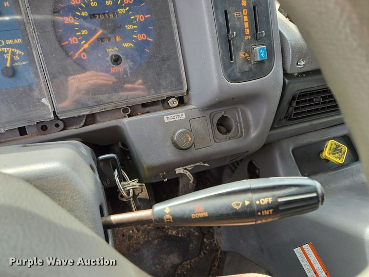 image for item EQ6779 2004 Hino  SQ3325 flatbed truck