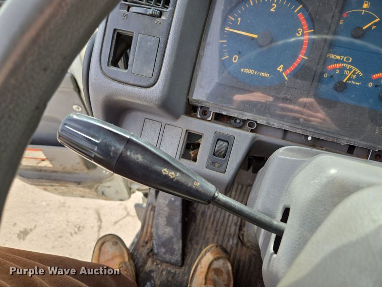 image for item EQ6779 2004 Hino  SQ3325 flatbed truck