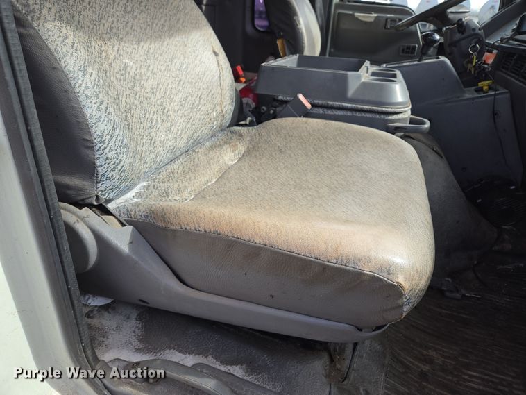 image for item EQ6779 2004 Hino  SQ3325 flatbed truck