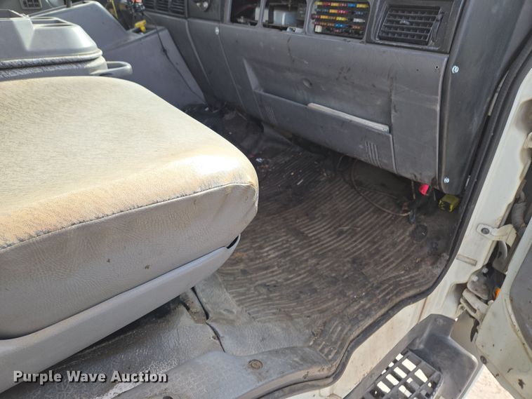 image for item EQ6779 2004 Hino  SQ3325 flatbed truck