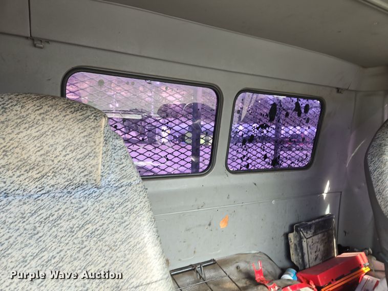 image for item EQ6779 2004 Hino  SQ3325 flatbed truck