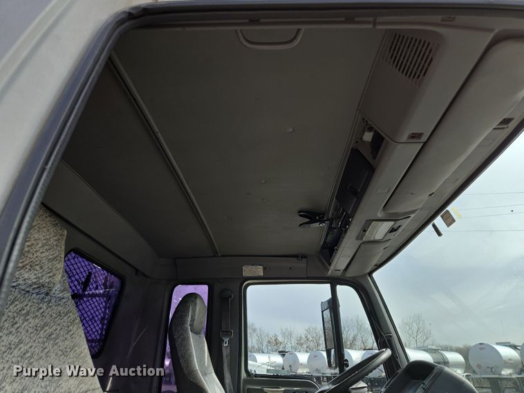 image for item EQ6779 2004 Hino  SQ3325 flatbed truck