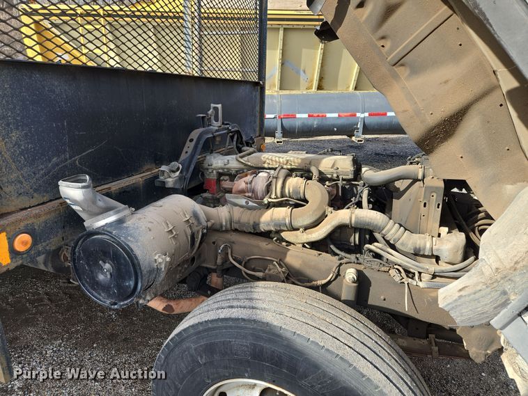 image for item EQ6779 2004 Hino  SQ3325 flatbed truck