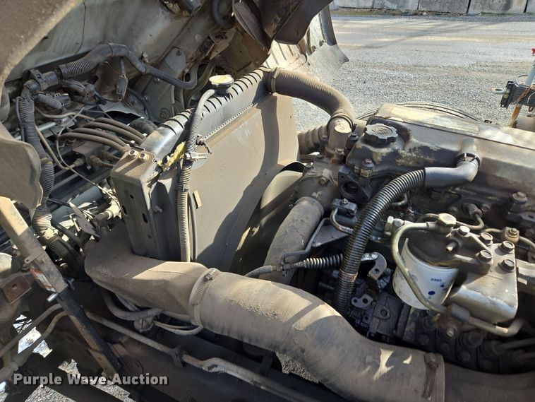 image for item EQ6779 2004 Hino  SQ3325 flatbed truck