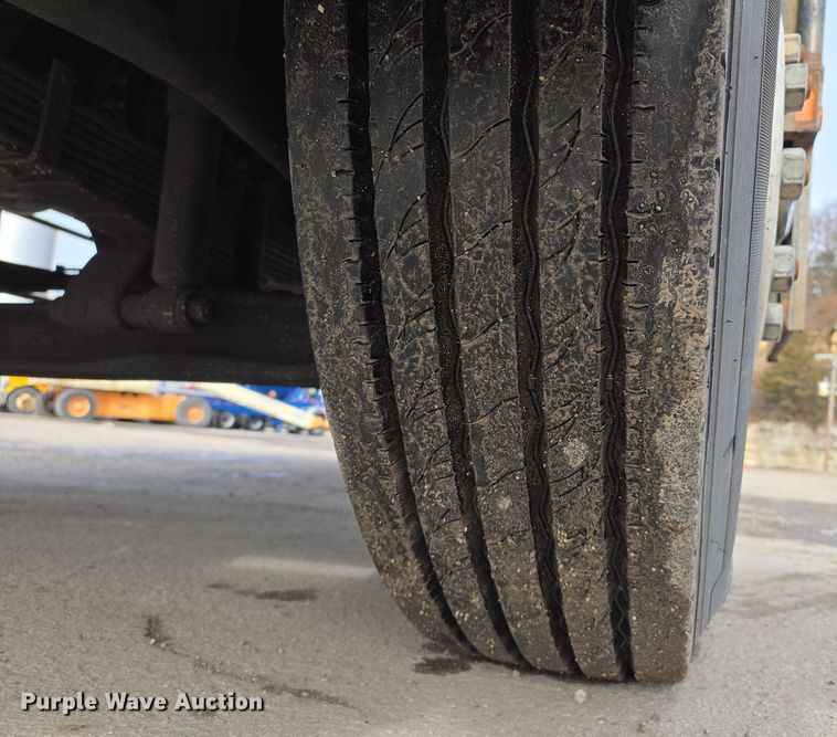 image for item EQ6779 2004 Hino  SQ3325 flatbed truck