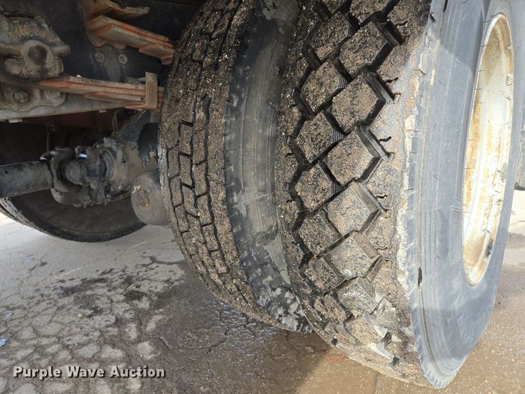 image for item EQ6779 2004 Hino  SQ3325 flatbed truck