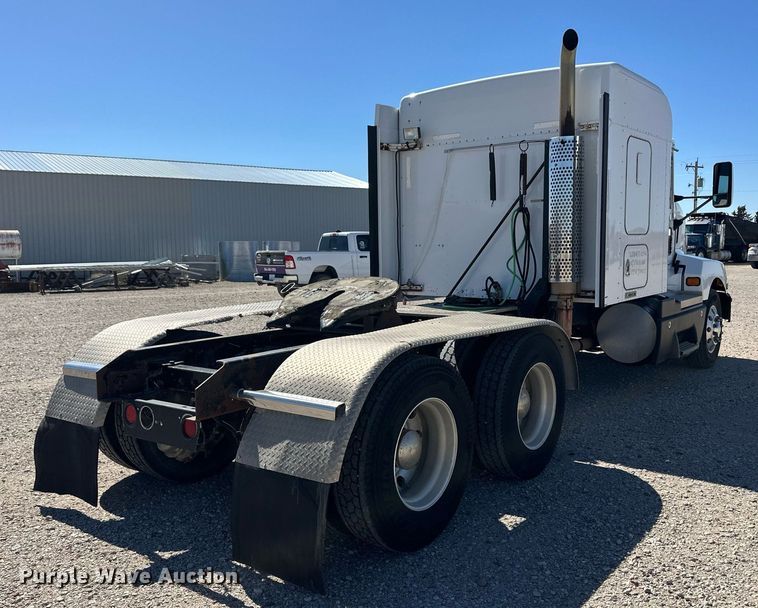 image for item ER8839 2003 Kenworth T600 semi truck