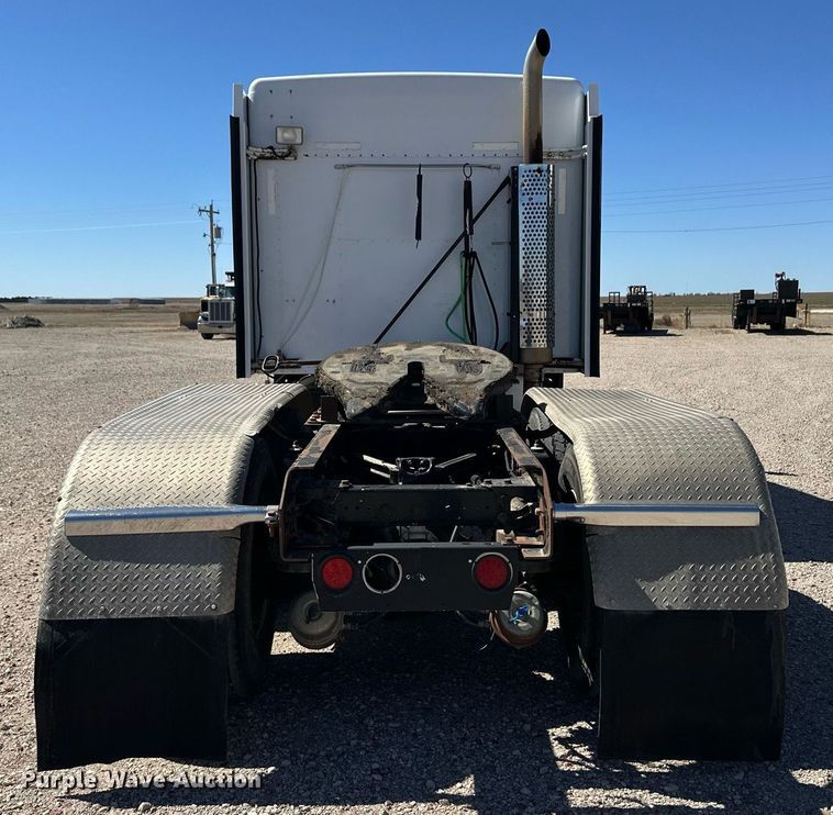 image for item ER8839 2003 Kenworth T600 semi truck
