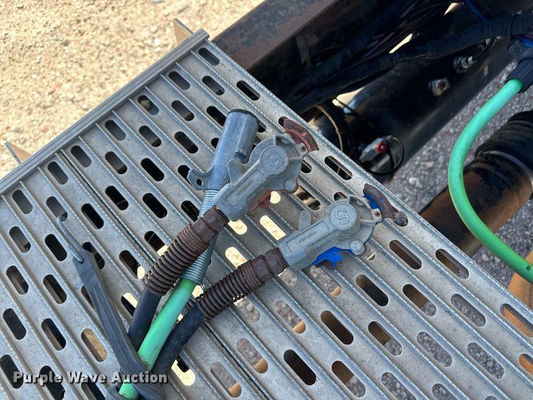 image for item ER8839 2003 Kenworth T600 semi truck