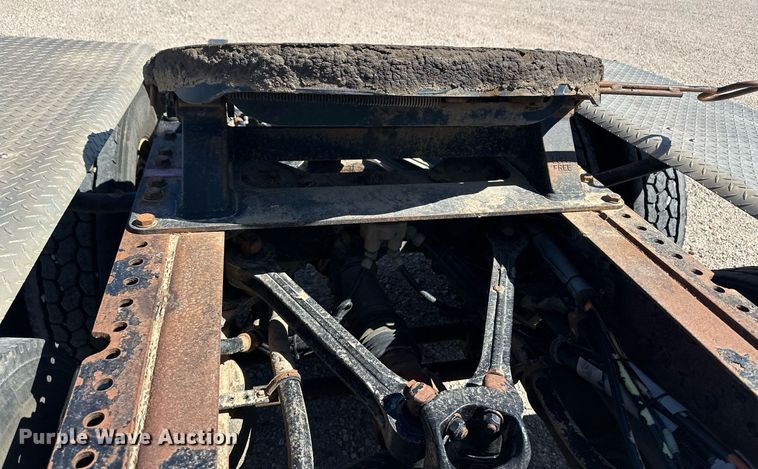 image for item ER8839 2003 Kenworth T600 semi truck