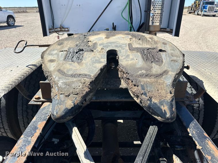 image for item ER8839 2003 Kenworth T600 semi truck