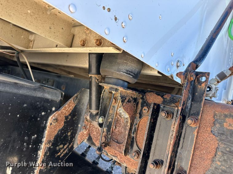 image for item ER8839 2003 Kenworth T600 semi truck