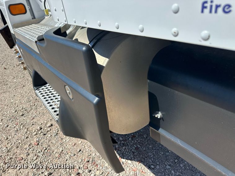 image for item ER8839 2003 Kenworth T600 semi truck