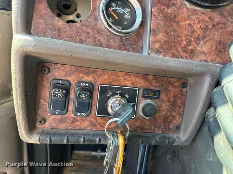 image for item ER8839 2003 Kenworth T600 semi truck