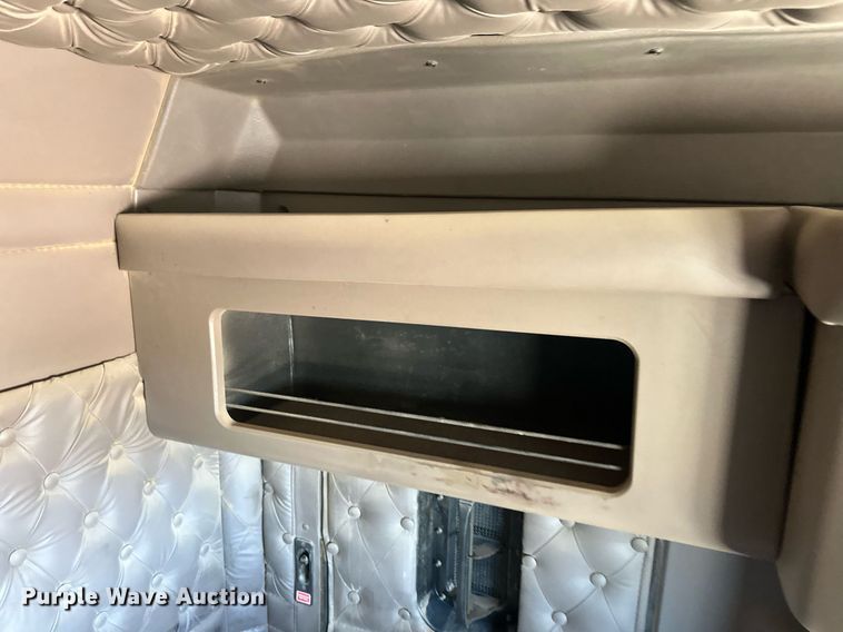 image for item ER8839 2003 Kenworth T600 semi truck