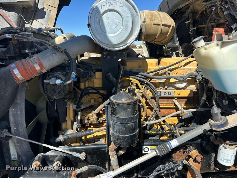 image for item ER8839 2003 Kenworth T600 semi truck