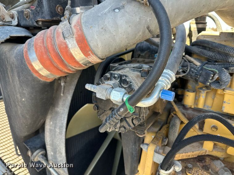 image for item ER8839 2003 Kenworth T600 semi truck