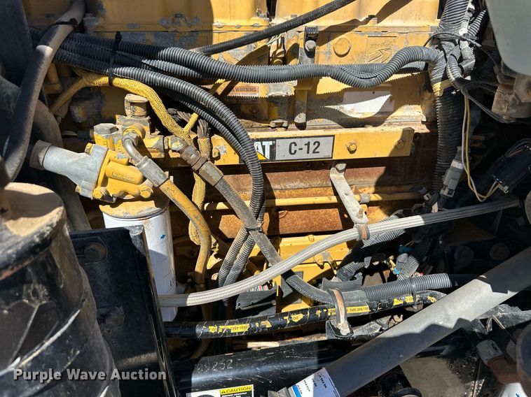 image for item ER8839 2003 Kenworth T600 semi truck