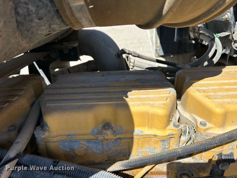 image for item ER8839 2003 Kenworth T600 semi truck