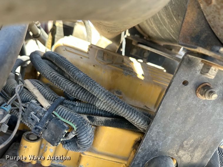 image for item ER8839 2003 Kenworth T600 semi truck