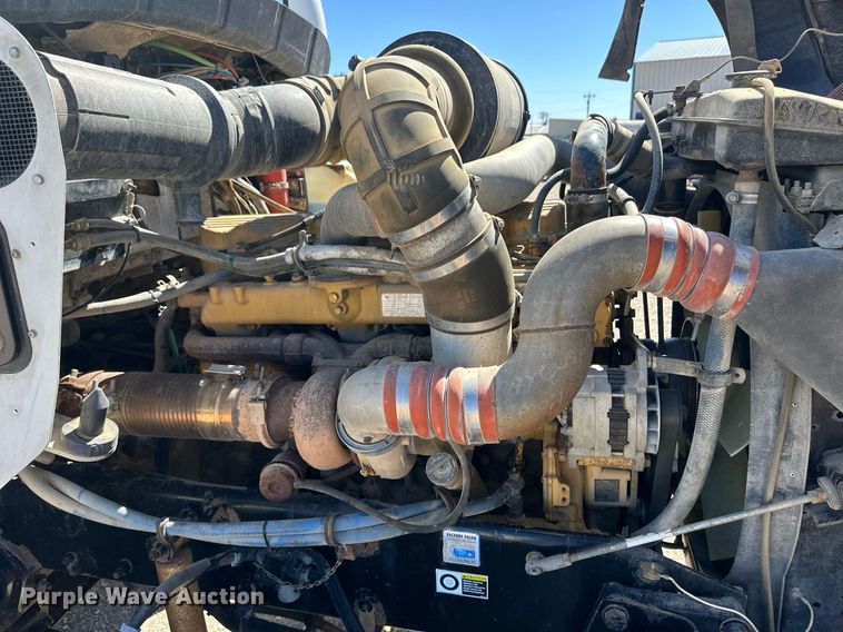 image for item ER8839 2003 Kenworth T600 semi truck