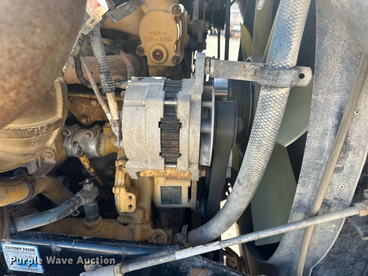 image for item ER8839 2003 Kenworth T600 semi truck