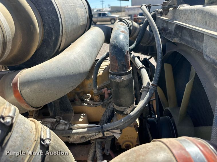 image for item ER8839 2003 Kenworth T600 semi truck