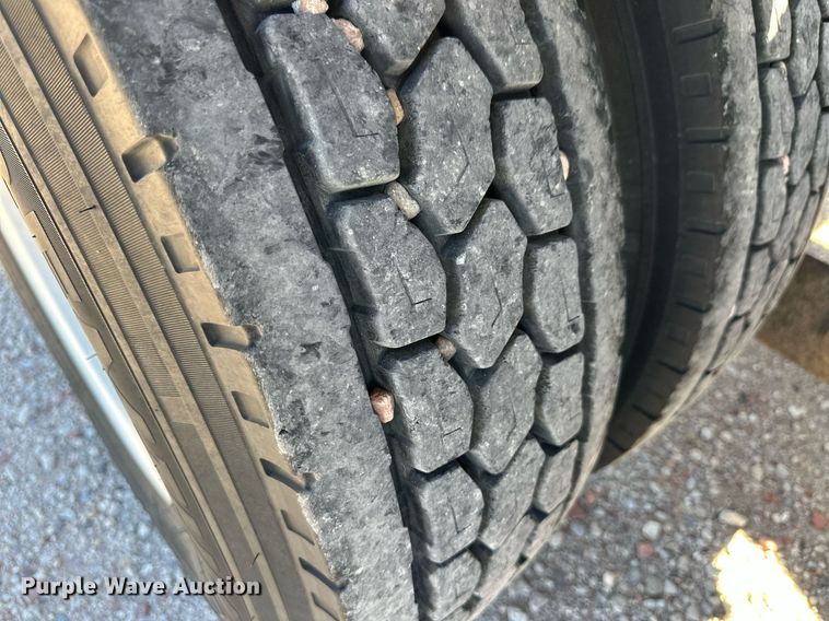 image for item ER8839 2003 Kenworth T600 semi truck