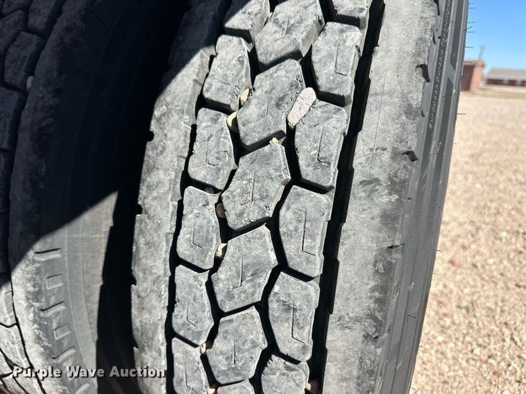 image for item ER8839 2003 Kenworth T600 semi truck