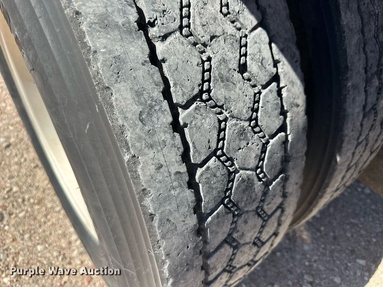 image for item ER8839 2003 Kenworth T600 semi truck