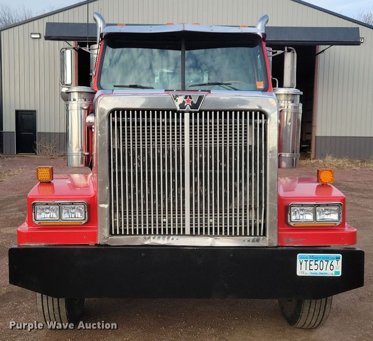 image for item NB9865 2001 Western Star 4964EX semi truck