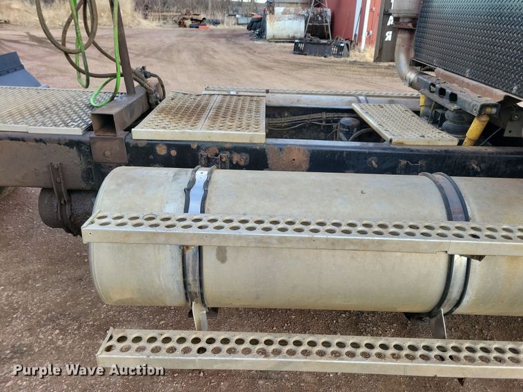 image for item NB9865 2001 Western Star 4964EX semi truck