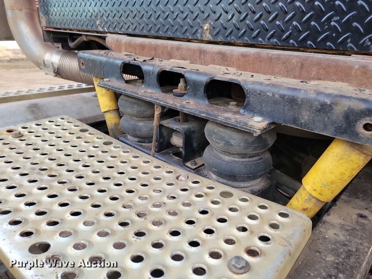 image for item NB9865 2001 Western Star 4964EX semi truck