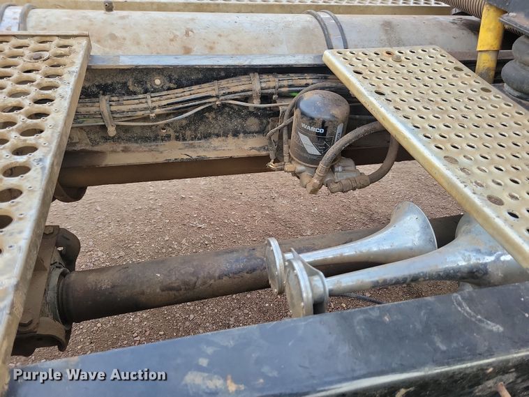 image for item NB9865 2001 Western Star 4964EX semi truck